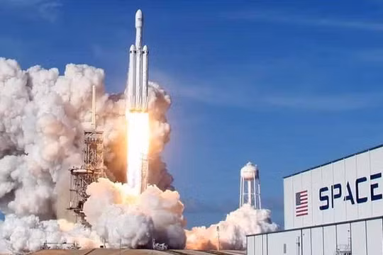Hãng công nghệ không gian SpaceX của Elon Musk trong cuộc đua kết nối internet miễn phí toàn cầu. Ảnh: Internet