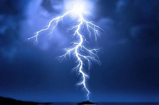 Choáng váng với tia sét kỷ lục thế giới dài 700km. Ảnh: Internet