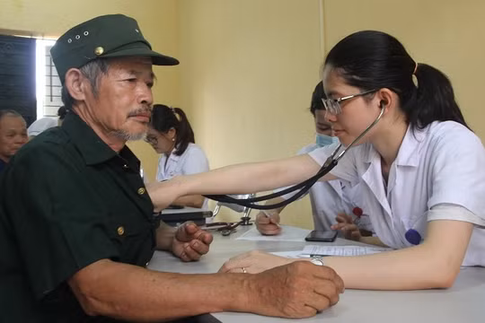 Khám, tư vấn sức khỏe miễn phí tại tỉnh Thái Nguyên. Ảnh: Quỳnh Phạm