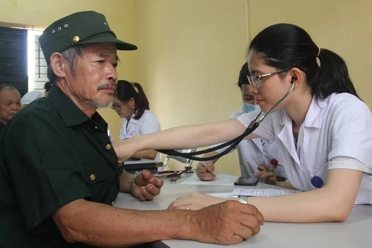 Khám, tư vấn sức khỏe miễn phí tại tỉnh Thái Nguyên. Ảnh: Quỳnh Phạm