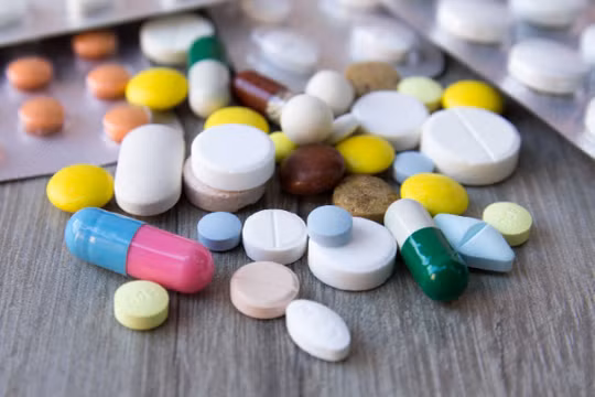 Nhà thuốc “online” bán thuốc chữa bệnh chưa được cấp phép lưu hành. Ảnh: Internet