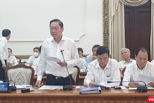 Ông Nguyễn Tấn Bỉnh – Giám đốc Sở Y tế TP.HCM thông tin thành phố sẽ phát 5 triệu tờ rơi khuyến cáo phòng chống dịch bệnh viêm đường hô hấp cấp do virus Corona. Ảnh: Nguyễn Trăm