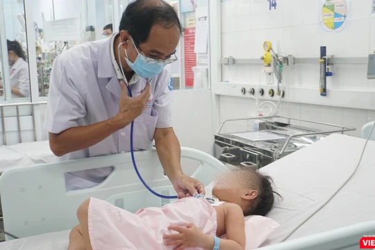 Bệnh nhi hồi phục nhanh sau điều trị. Ảnh: Phạm An