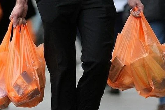 Nhật Bản tính phí túi nylon, nỗ lực giảm thiểu ô nhiễm rác thải nhựa. Ảnh: Internet