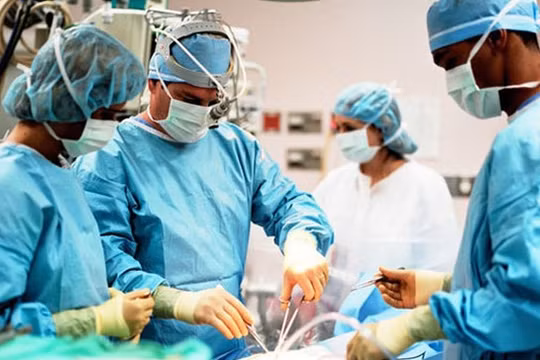 Ca phẫu thuật kéo dài 15 giờ chấm dứt căn bệnh vẹo cột sống do hội chứng Marfan ở bệnh nhân 17 tuổi. Ảnh minh họa: Internet