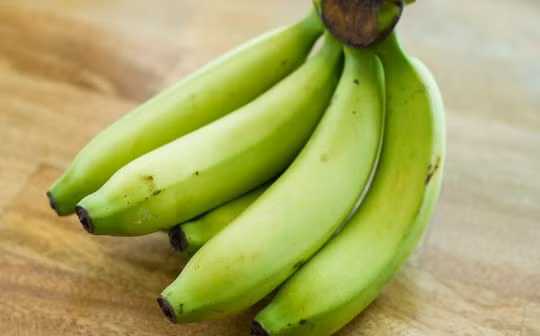 Chuối xanh chứa nguồn dinh dưỡng dồi dào. Ảnh: Boldsky
