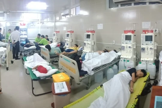 Nhiều trẻ em nhập viện sau khi ăn xôi gà. Ảnh: HL