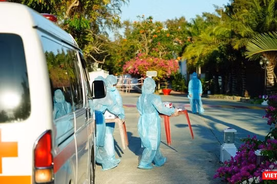 Hàng nghìn người tại TP.HCM hoàn thành thời gian cách ly tập trung, được trở về nhà. Ảnh: Phạm Nguyễn