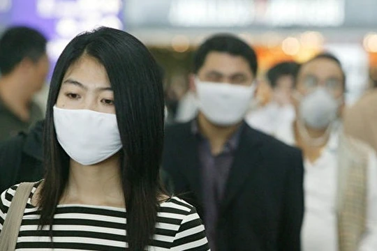 Kết quả điều tra cho thấy chưa có bằng chứng rõ ràng về việc lây truyền từ người sang người và cũng chưa ghi nhận trường hợp cán bộ y tế nào bị nhiễm bệnh. Ảnh minh họa: Internet