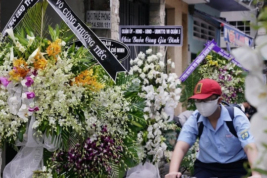 Không khí tang thương bao trùm con hẻm nhỏ đường Trần Quang Diệu. Ảnh: Zing