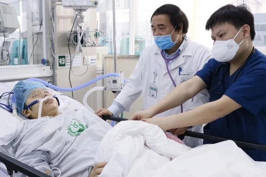 Sự sống hồi sinh từ nơi tâm bão COVID-19 BV Bạch Mai. Ảnh: BVCC