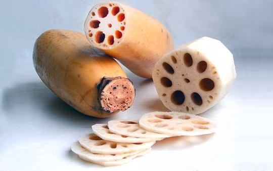 Các công dụng của củ sen không phải ai cũng biết. Ảnh: Boldsky