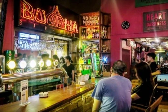 Ổ dịch bar Buddha: Nhiều người cố tình khai báo trễ sau 14 ngày, không trung thực. Ảnh: Bar Buddha