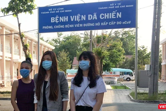 Các bệnh nhân tại BV Dã chiến Củ Chi được xuất viện trong chiều 29/3. Ảnh: P.N