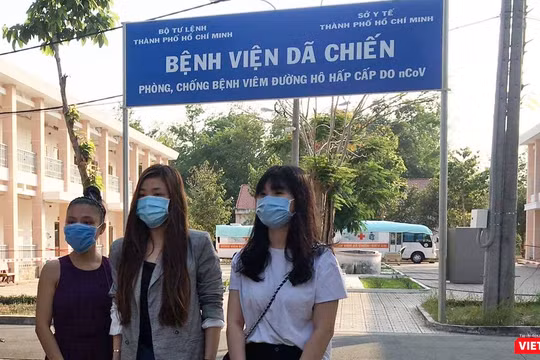 Các bệnh nhân tại BV Dã chiến Củ Chi được xuất viện trong chiều 29/3. Ảnh: P.N