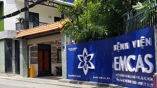 Bác sĩ hợp tác chuyên môn với Thẩm mỹ viện Emcas dùng bằng giả