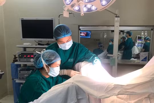 BV Từ Dũ cứu nguy cho bé gái 11 tuổi bị ứ máu nhiều trong âm đạo. Ảnh: BV