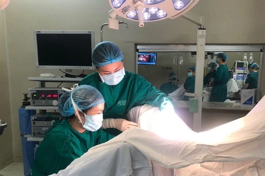 BV Từ Dũ cứu nguy cho bé gái 11 tuổi bị ứ máu nhiều trong âm đạo. Ảnh: BV