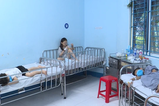 Các bé đang được theo dõi tại BV Nhi đồng 1 (TP.HCM). Ảnh: Thủy Nguyễn