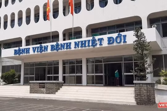 Bệnh nhân nam sinh 22 tuổi ở Long An nhiễm COVID-19 suy hô hấp nặng đang được tiếp tục điều trị tại BV Bệnh Nhiệt đới TP.HCM. Ảnh: Nguyễn Trăm