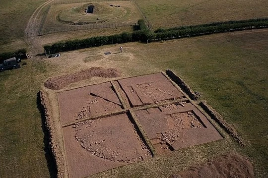 Khu vực các ngôi mộ hàng nghin năm tuổi bí ẩn. Ảnh: Live Science