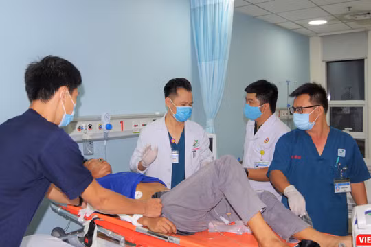 Bệnh nhân được đưa về điều trị tại BV Quân y 175. Ảnh: BVCC