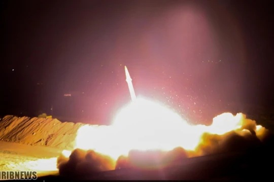 Iran phóng tên lửa đạn đạo tấn công IS