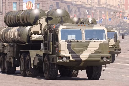 Hệ thống phòng thủ tên lửa S-400 của Nga