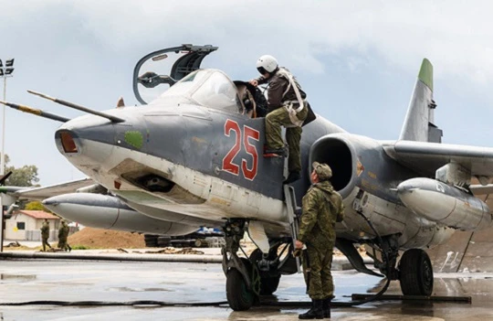 Các phi công Nga chuẩn bị cất cánh máy bay chiến đấu tại căn cứ Hmeymim ở Syria (Ảnh: Sputnik)