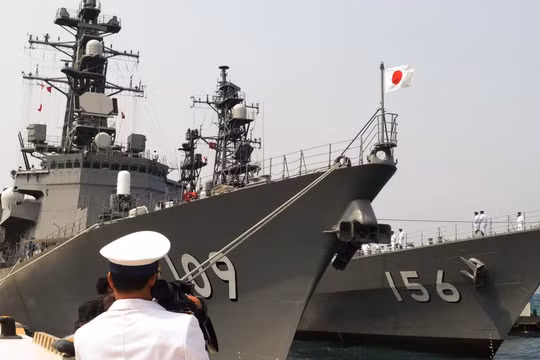 Hai khu trục hạm Nhật Bản cập cảng Cam Ranh trong tháng 4/2016