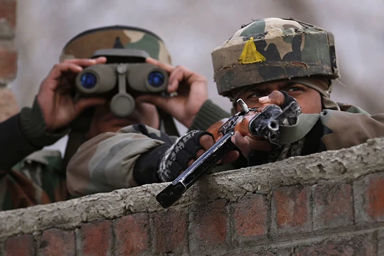 Binh sĩ Ấn Độ phòng thủ biên giới