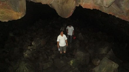 Thái tử vương quốc Ả Rập xông đất đệ nhất hang động