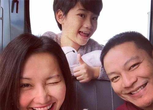 Vợ chồng Kim Hiền hạnh phúc đưa Sonic đi nghỉ dưỡng 