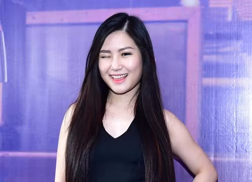 Hương Tràm kín đáo sau khi gây sốc với mốt “không quần” 