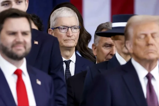 Apple đầu tư 500 tỷ USD, tuyển 20.000 vị trí "lấy lòng" ông Trump?