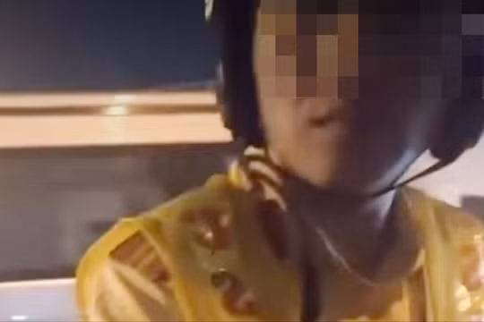 Tạm đình chỉ thiếu tá cảnh sát giao thông gắt gỏng, chửi thề với cô gái ở TPHCM