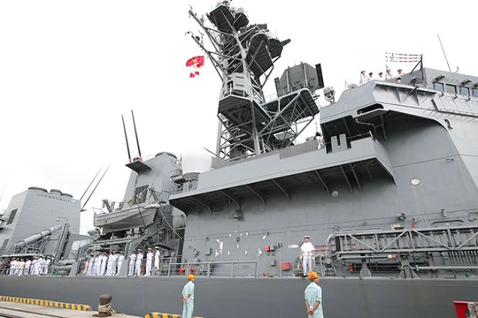 Cận cảnh dàn ngư lôi săn ngầm, tên lửa phóng 150 km trên tàu JS Suzunami 