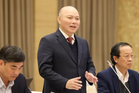 Bộ Nội vụ: Tiền trả cho cán bộ tinh giản thấp hơn lương tiếp tục làm việc 5 năm