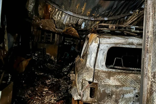 Chung cư ở TPHCM cháy lớn trong đêm, 8 người tử vong