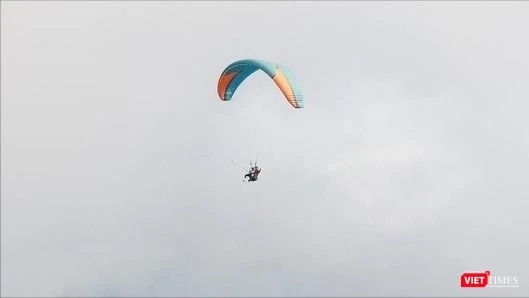 Nam du khách bị tai nạn dù lượn, rơi xuống rừng tử vong ở Sơn Trà