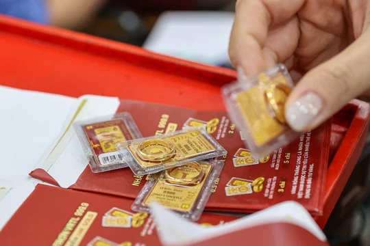 Giá vàng phụ thuộc động thái của ông Trump, sắp tới tăng hay giảm?