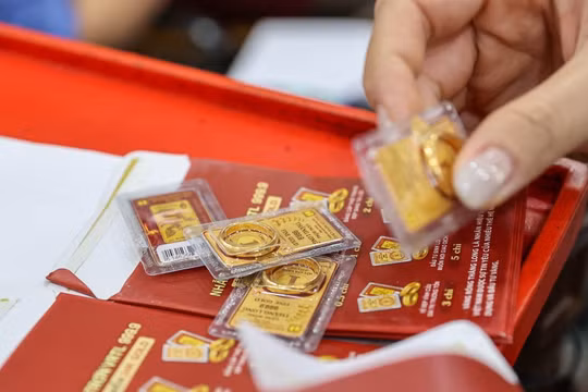 Giá vàng phụ thuộc động thái của ông Trump, sắp tới tăng hay giảm?