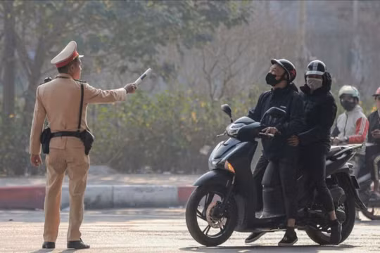 CSGT nói gì về thông tin "thanh niên thu hơn 50 triệu đồng sau 1 ngày tố giác vi phạm giao thông" 