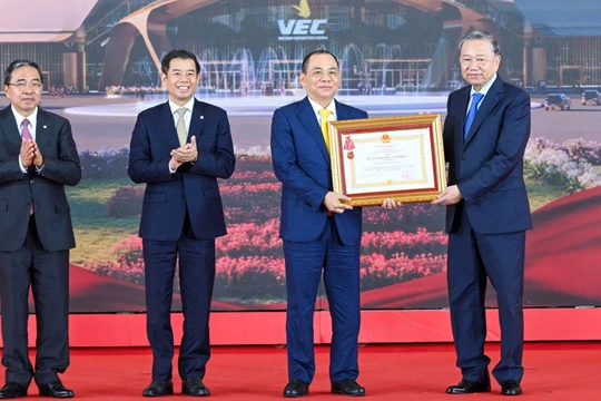 Tập đoàn Vingroup của ông Phạm Nhật Vượng nhận Huân chương Lao động hạng Nhất
