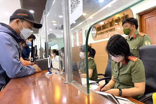 Mất tiền, hủy tour vì bị cấm xuất cảnh