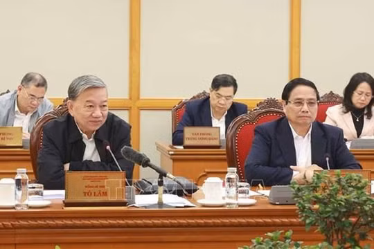 Phát triển khoa học, công nghệ, đổi mới sáng tạo và chuyển đổi số là lựa chọn bắt buộc