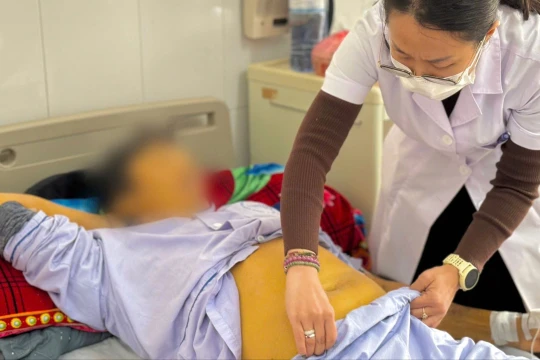 Tự ý dừng thuốc điều trị, người phụ nữ bị suy gan cấp, da vàng như nghệ