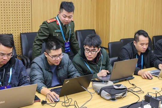 Đề xuất hỗ trợ 5 triệu đồng/tháng cho người làm chuyển đổi số, an ninh mạng