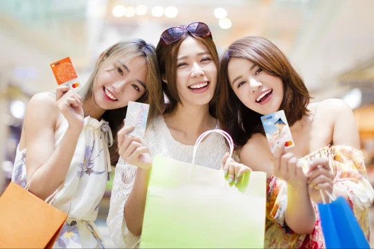 Đón hè rực rỡ cùng loạt ưu đãi hấp dẫn cho chủ thẻ quốc tế SHB