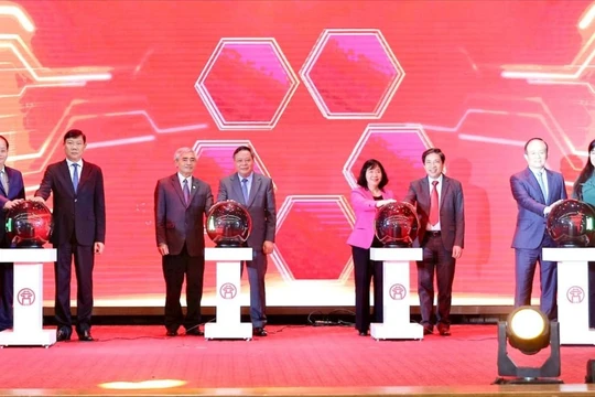 Hà Nội công bố các ứng dụng chuyển đổi số dùng chung 3 cấp